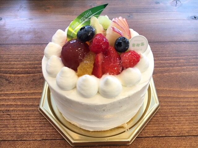 フルーツホールケーキ